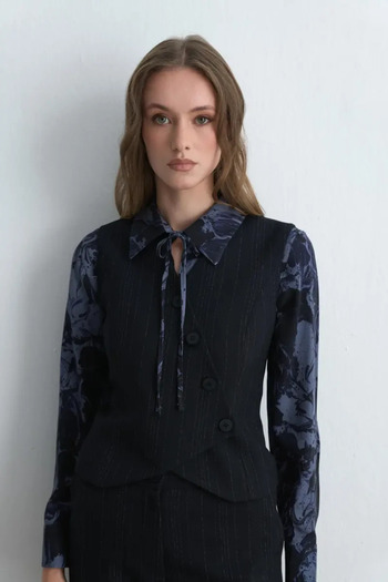Gusto Anka Collection Asymmetric Cut Wool Vest - Navy Blue