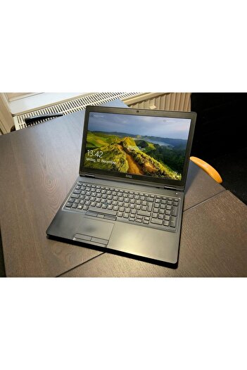 Dell - كمبيوتر محمول Lattidue E5580 بشاشة 15.6 بوصة، ومعالج Intel Core i5، وذاكرة وصول عشوائي (RAM) سعة 8 جيجابايت، وقرص SSD سعة 256 جيجابايت