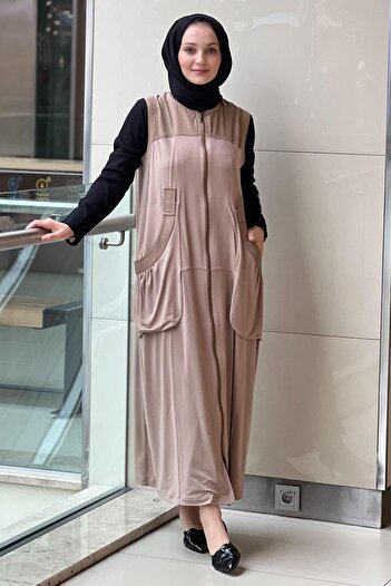 Nurcan Çetin Pocketed Belt Bag Belted Zippered Full-Length Vest