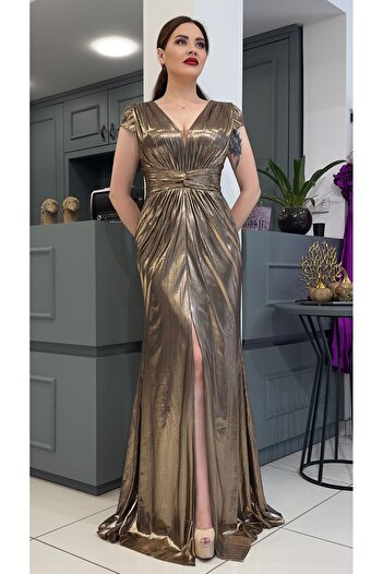 Diva style Elegant, modern, bronze evening dress with a Turkish design