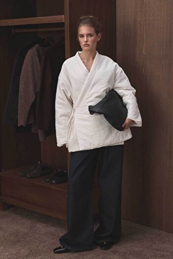 Hooopstore Anvelop Tie-Up Inflatable Ecru Coat