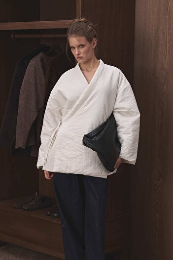 Hooopstore Anvelop Tie-Up Inflatable Ecru Coat