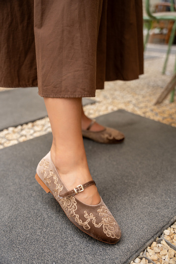 LAMİNTA Semi-Mink Velvet Embroidery Detailed Women's Ballerinas