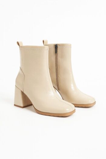 AYS SHOES Γυναικείες μπότες με τακούνι με λεπτομέρεια από λουστρίνι με ρυτίδες μπροστά με λεπτομέρεια ραφής και ειδική σόλα