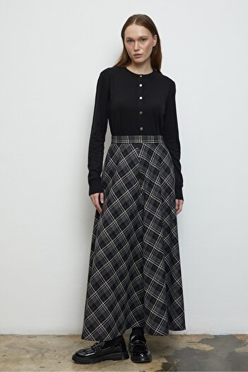 QANU Lady Plaid Skirt Black