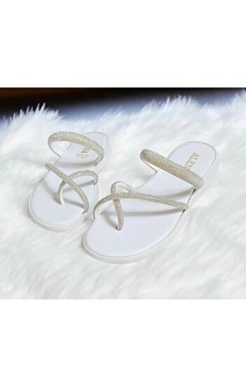 1way Open shoes with an elegant design and a luxurious touch