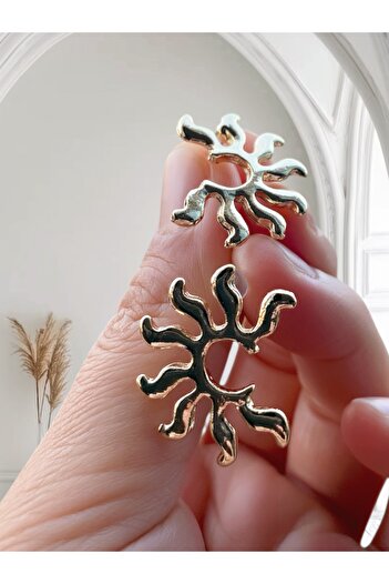 VEGALUXE Sun Earrings Gold Color