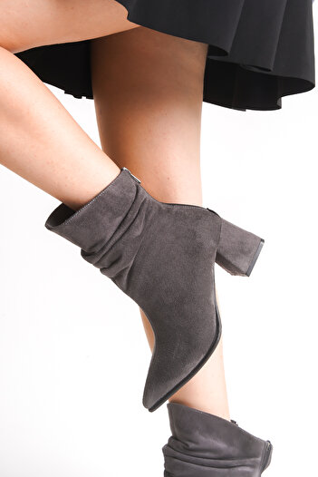 Shoesers Women's Thick Heeled Pointed Toe Gusseted Suede Back Zipper Boots