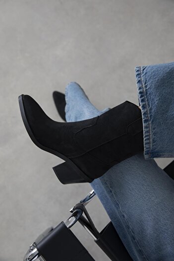 STRASWANS Maven Women's Suede Heeled Boots Black