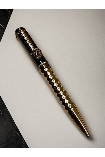 NEW STYLE A stylish and modern ballpoint pen with a lion-shaped design and clip for those who love distinction.