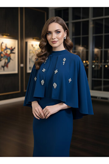 Opera Fashion Soft crepe evening dress with a fishtail cut and a royal cape