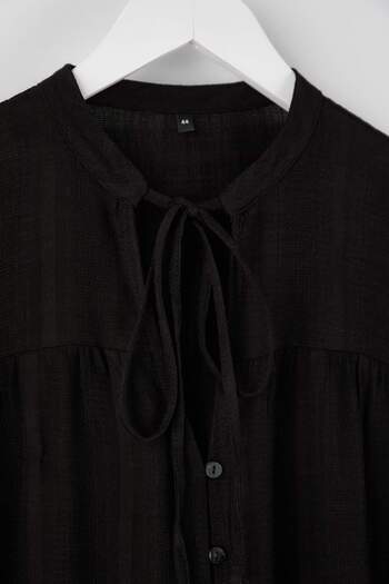 Trendyol Curve Black Cotton Textured Fabric Lace on Sleeve Regular Normal Fit Woven Shirt Tbbaw26Ax00013