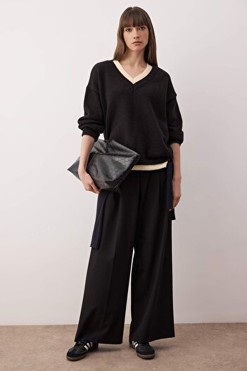 Trendyol Collection Black V-Neck Wide Fit Color Block Knitwear Sweater Twoaw26Kz00269