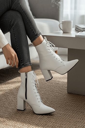 DİVOLYA Eliz White Pointed Toe (7cm) Γυναικείες μπότες με τακούνι με κορδόνια casual