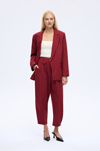Quzu Pantaloni cu pliuri burgundy - Detaliu linie