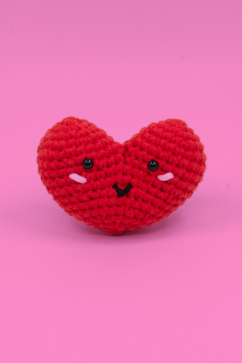 selfiko Caniko Örgü Öğrenme Kiti | Yeni Başlayanlar Için Videolu Tığ Işi Amigurumi Kalp Örgü Seti
