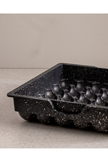 Madame Coco Leoville Cake Mold - Black