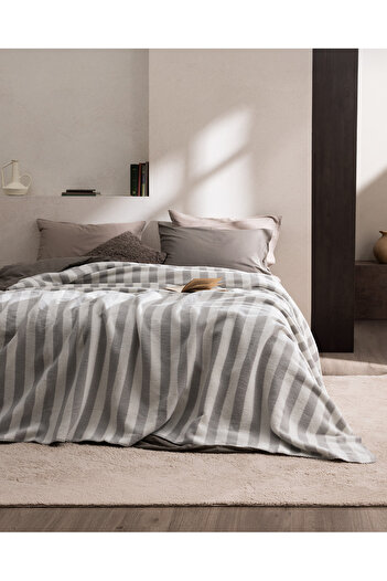 Madame Coco Parennes Double Cotton Jacquard Blanket - Gray