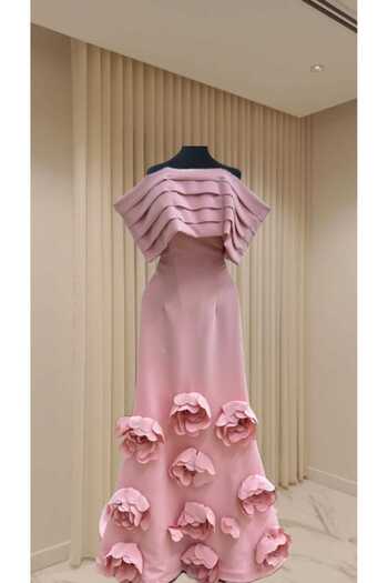 Diva style A distinctive and elegant evening dress with prominent roses