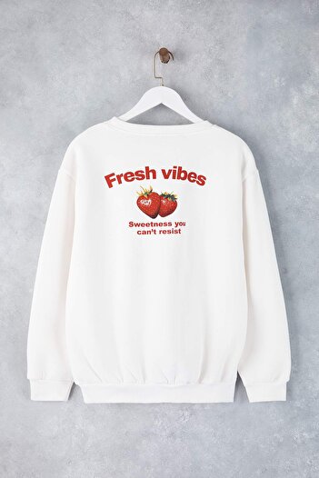 Trendyol Curve Ecru Strawberry Printed Oversize/Wide Fit Plus Size Sweatshirt with Fleece Inside Tbbaw26Ao00048