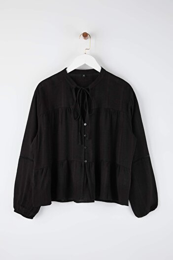 Trendyol Curve Black Cotton Textured Fabric Lace on Sleeve Regular Normal Fit Woven Shirt Tbbaw26Ax00013