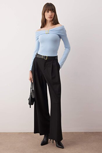 Trendyol Collection Blue Soft Touch Bodycon Carmen Neckline Accessory Detail Knitted Blouse Twoaw26Bz00312