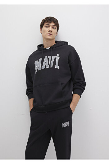 Mavi Logo Baskılı Kapüşonlu Siyah Sweatshirt 067149-902