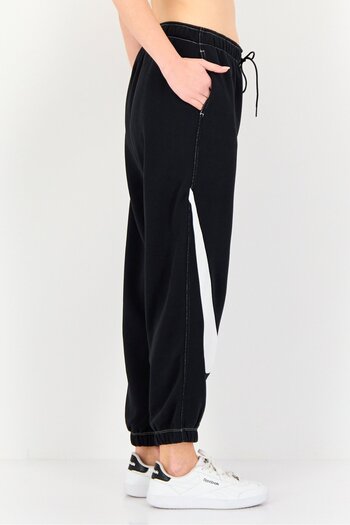Nike Women Standard Fit Outdoor Sweatpants, Black