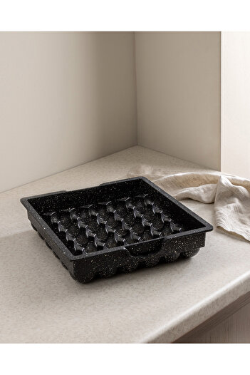 Madame Coco Leoville Cake Mold - Black