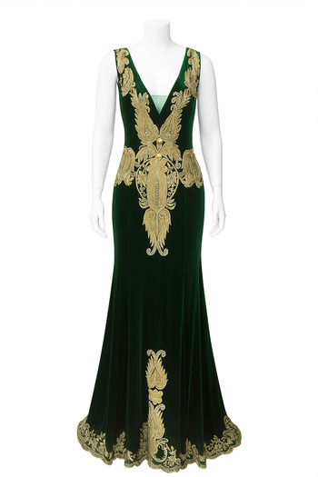 Diva style Luxurious and elegant velvet evening dress