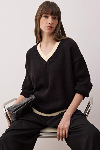 Trendyol Collection Black V-Neck Wide Fit Color Block Knitwear Sweater Twoaw26Kz00269