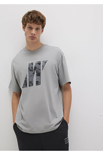 Mavi Graues T-Shirt mit Pro-Logo-Druck, Loose Fit / weiter, bequemer Schnitt 0613083-82577