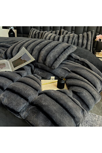 Dercasa Luxury faux rabbit fur set