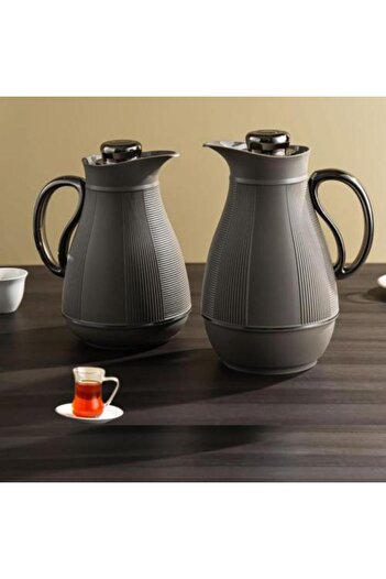 Generic A luxurious thermos set with a modern design that adds a touch of elegance to your hospitality
