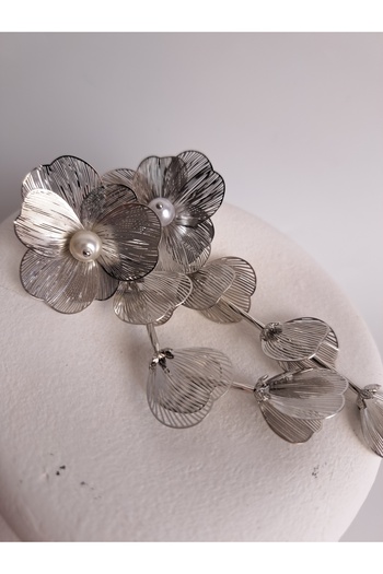 BHR AKSESUAR Silver Pearl Flower Earrings