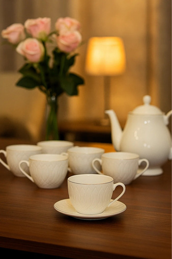 Urbanza Luxury White Ceramic Cups with Golden Trim – Elegant Style for Tea or Coffee