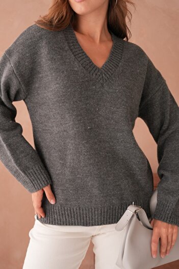 Noi Belis Oversized Soft Textured V-Neck Knitwear Sweater Aw25Kz0069