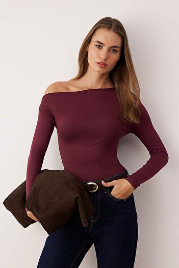 Trendyol Collection Plum Premium Soft Fabric Fitted/Bodycon Boat Neck Knitted Blouse Twoaw24Bz00227