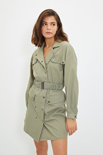 Trendyol Collection Khaki tkané šaty s páskem na knoflíky TWOAW22EL0446