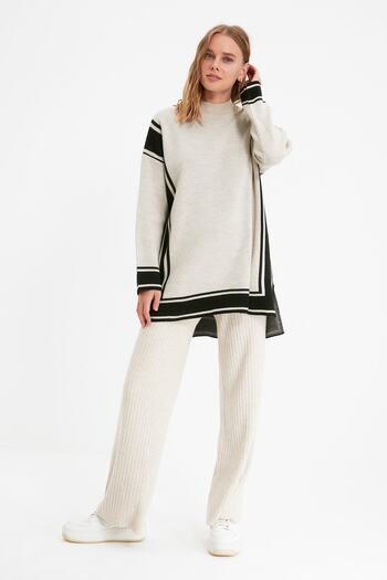 Trendyol Modest Stein gestreifter Strickpullover mit hohem Kragen TCTAW22AK0163