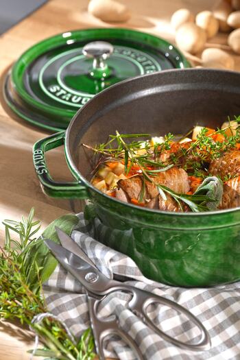 STAUB Cast Iron Pot 24 cm Basil 40509-356-0