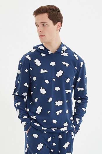 Trendyol Collection Marineblaues, bedrucktes Pyjama-Set mit normaler Passform – 100 % Baumwolle, Kapuze TMNAW22PT1067