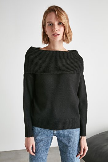 Trendyol Collection Pulover negru din tricotaje cu guler Carmen cu textura moale TWOAW20KZ1519