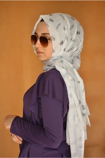Veille Feather Pattern White Shawl