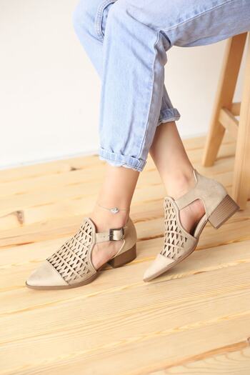 Bej Ayakkabı Medi Women's Laser Patterned Special Design Buckle Adjustable Skin Color Summer Shoes