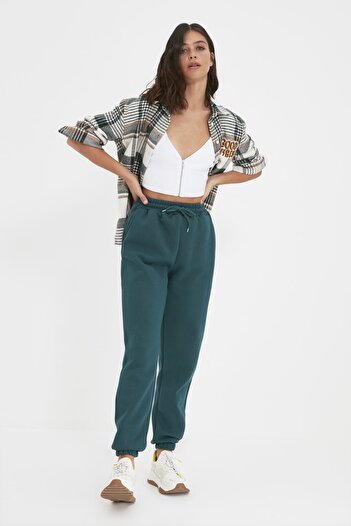 Trendyol Collection Βασικό πλεκτό παντελόνι φούτερ με βενζίνη χοντρό φλις εσωτερικά TWOAW22EA0468
