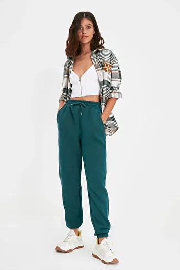 Trendyol Collection Βασικό πλεκτό παντελόνι φούτερ με βενζίνη χοντρό φλις εσωτερικά TWOAW22EA0468