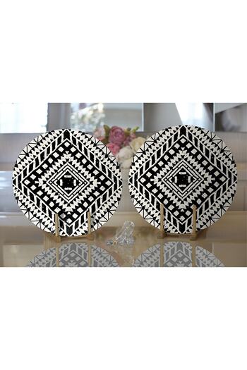 Realhomes 2-Piece Black and White Scandinavian Pattern Designed Digital Printed Modern Round Placemat - Supla