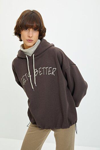Trendyol Collection Καφέ χοντρό φλις εσωτερικά πλεκτό μπλουζάκι με κουκούλα με λεπτομέρεια πλεκτό φούτερ TWOAW22SW1806
