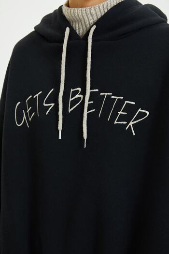 Trendyol Collection Schwarzes, dickes Fleece-Strick-Sweatshirt mit Kapuze und Banddetail TWOAW22SW1806